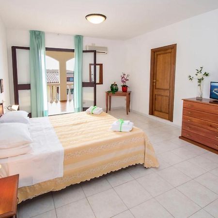 Hotel Smeraldo Canneddi Экстерьер фото