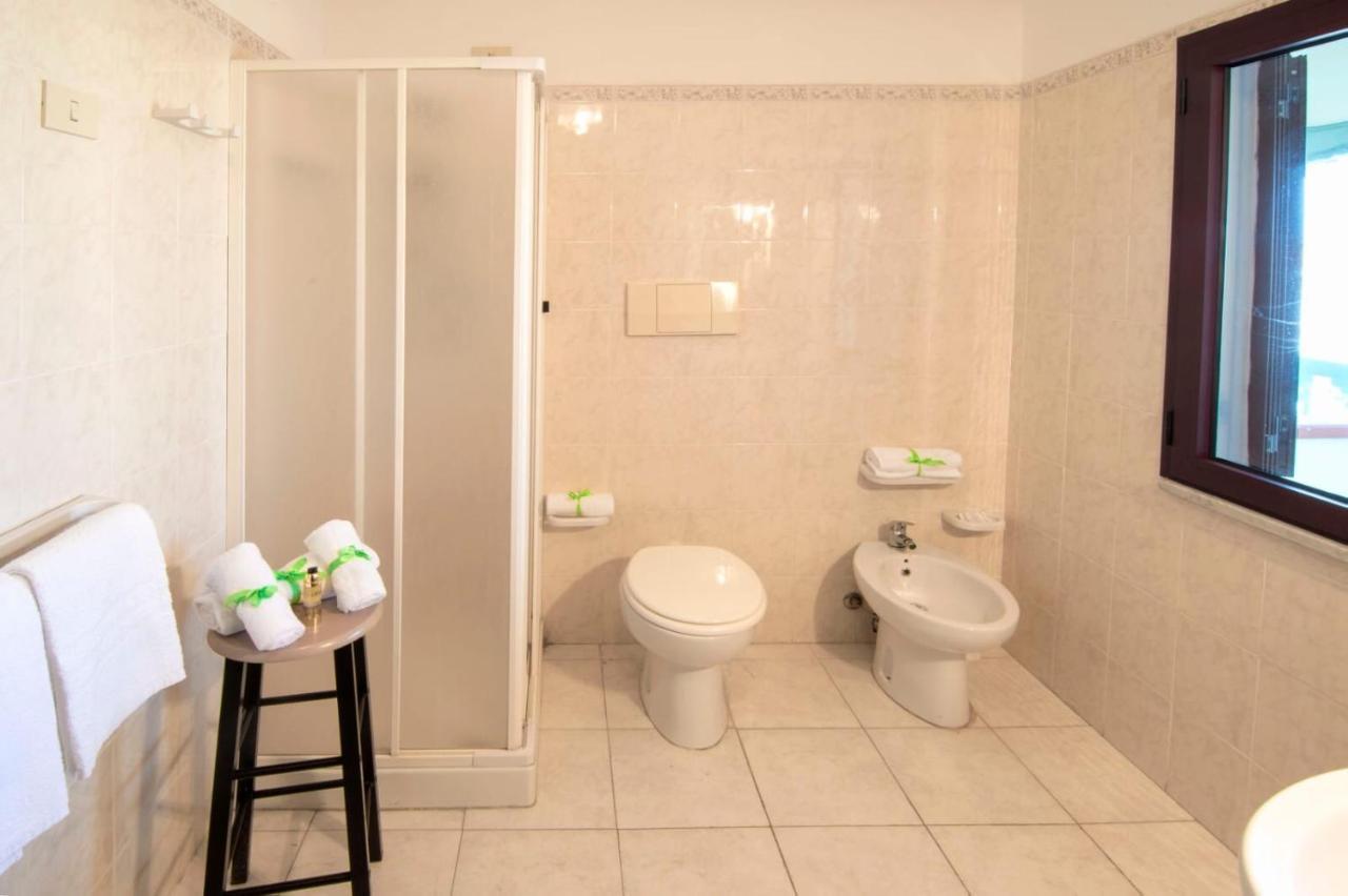 Hotel Smeraldo Canneddi Экстерьер фото